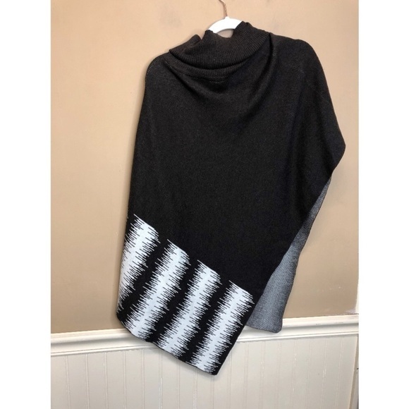 Indigenous Brown Cape Poncho Style Sweater Size One Size NWT - Picture 2 of 4